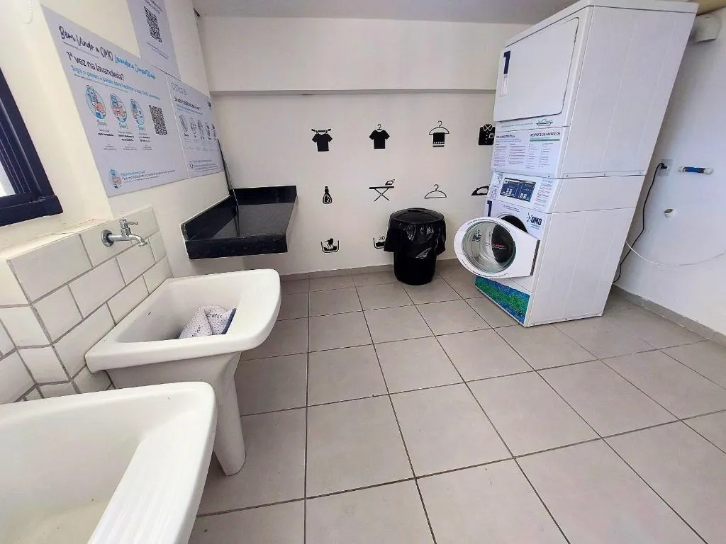 Apartamento na praia da Enseada no Guaruj&aacute; com piscina no terra&ccedil;o com vista para o mar Rua Begônia Guarujá - 