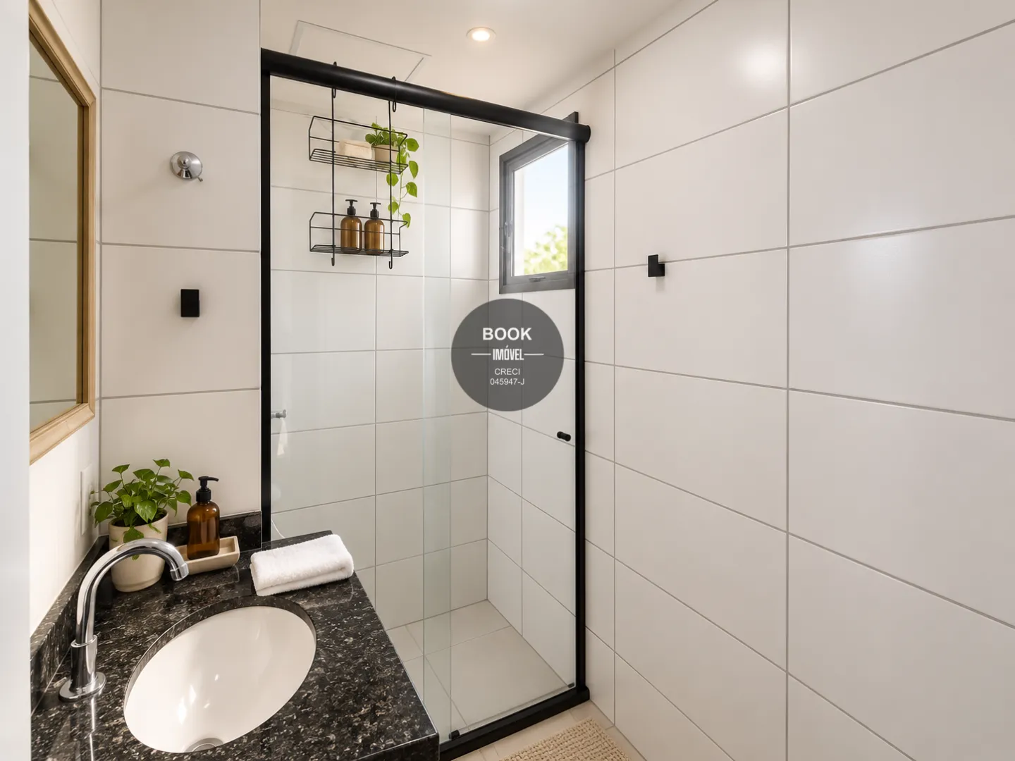 Apartamento na praia da Enseada no Guaruj&aacute; com piscina no terra&ccedil;o com vista para o mar Rua Begônia Guarujá - 