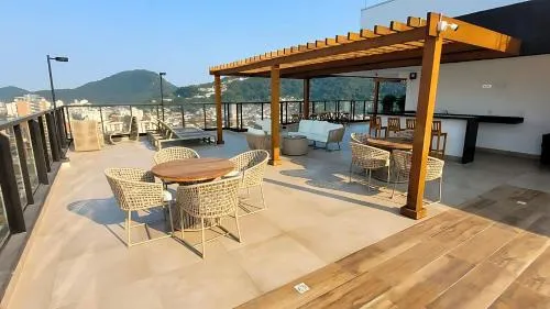 Apartamento na praia da Enseada no Guaruj&aacute; com piscina no terra&ccedil;o com vista para o mar Rua Begônia Guarujá - 