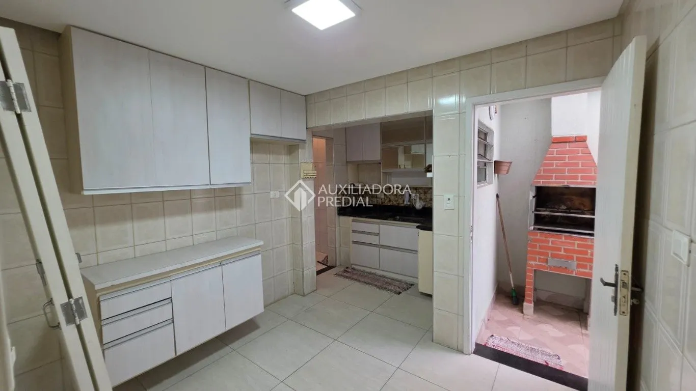 CASA T&Eacute;RREA - 3 DORMIT&Oacute;RIOS - 1 SU&Iacute;TE - 3 VAGAS - VILA MUSSOLINI - S&Atilde;O BERNARDO DO CAMPO  São Bernardo do Campo - 