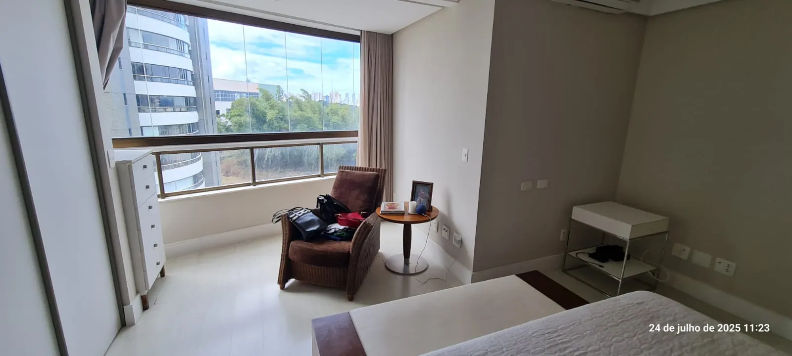 APARTAMENTO ALTO PADR&Atilde;O 5 SU&Iacute;TES VARANDA 4 GARAGENS QUADRA TENIS PISCINA &Agrave; VENDA ONDINA Rua Professor Clementino Fraga Salvador - 