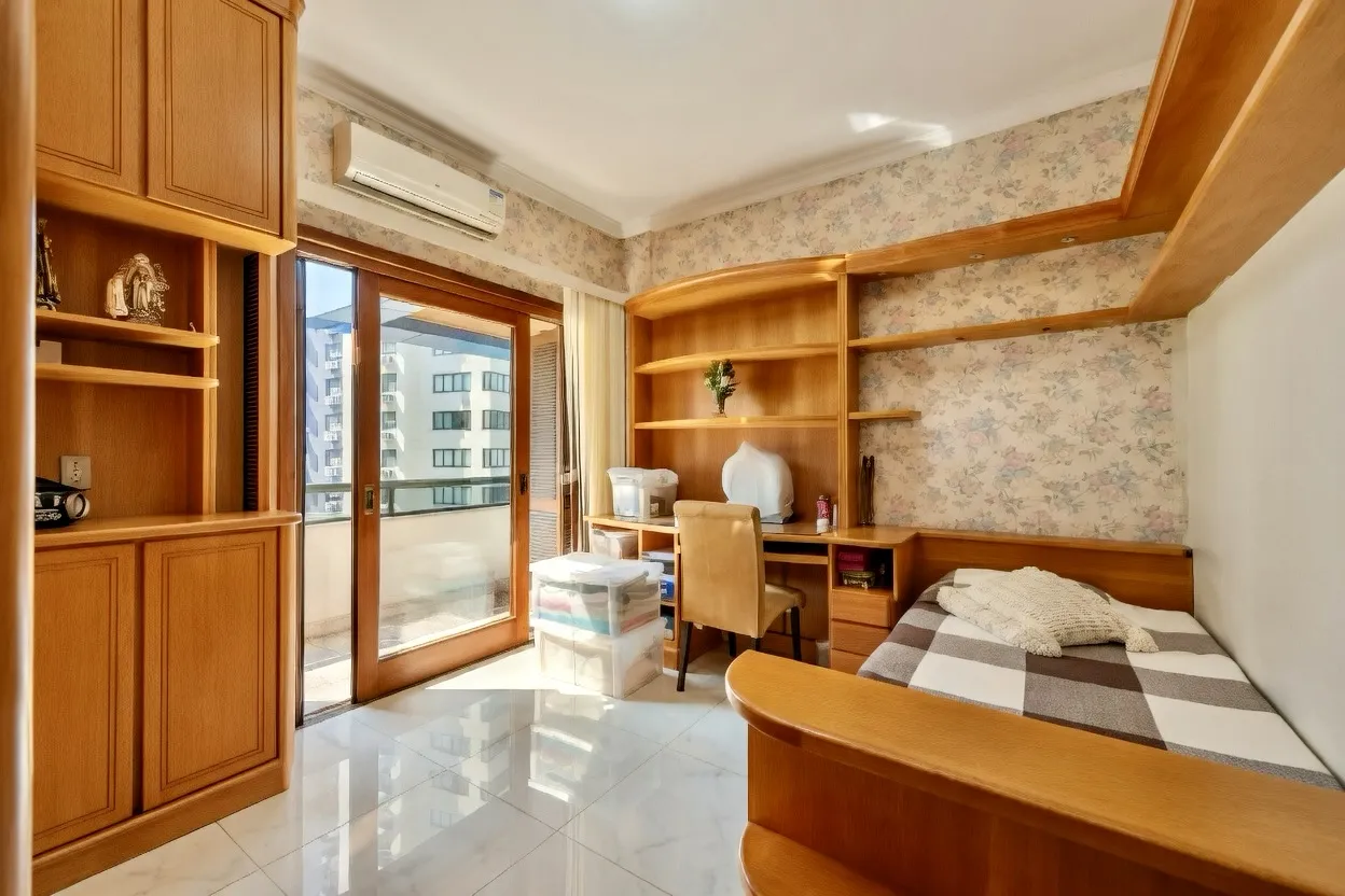 R$ 2.195.000 - EXCELENTE APARTAMENTO - 302M2 - 4 DORM - 2 SU&Iacute;TES - VISTA - 2 VAGAS Rua Castro Alves Porto Alegre - 