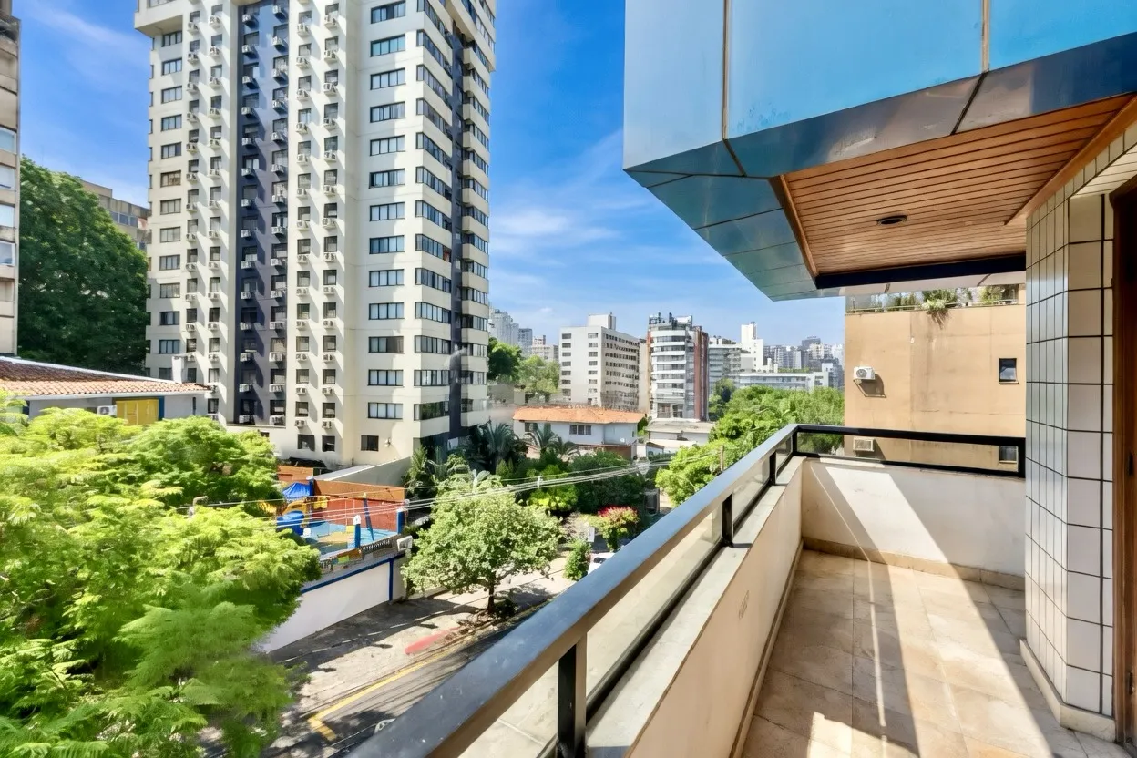 R$ 2.195.000 - EXCELENTE APARTAMENTO - 302M2 - 4 DORM - 2 SU&Iacute;TES - VISTA - 2 VAGAS Rua Castro Alves Porto Alegre - 