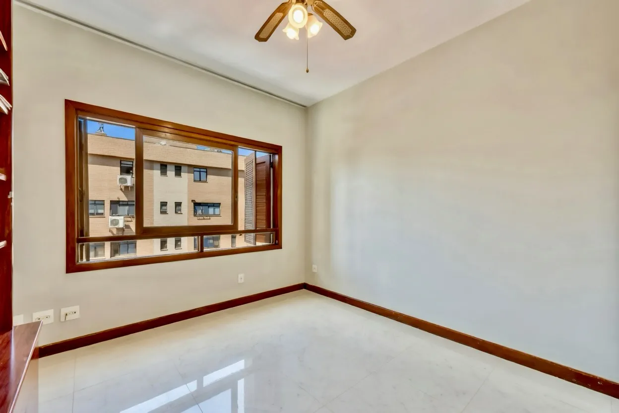 R$ 2.195.000 - EXCELENTE APARTAMENTO - 302M2 - 4 DORM - 2 SU&Iacute;TES - VISTA - 2 VAGAS Rua Castro Alves Porto Alegre - 