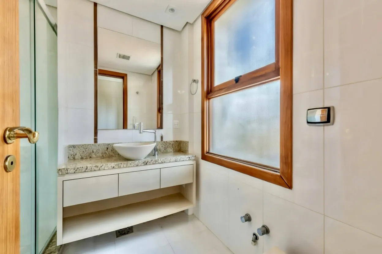 R$ 2.195.000 - EXCELENTE APARTAMENTO - 302M2 - 4 DORM - 2 SU&Iacute;TES - VISTA - 2 VAGAS Rua Castro Alves Porto Alegre - 