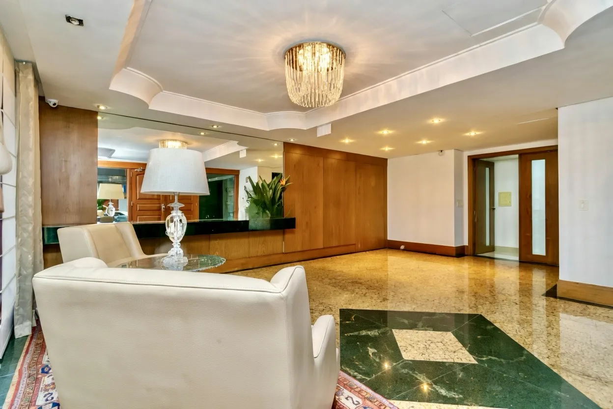 R$ 2.195.000 - EXCELENTE APARTAMENTO - 302M2 - 4 DORM - 2 SU&Iacute;TES - VISTA - 2 VAGAS Rua Castro Alves Porto Alegre - 