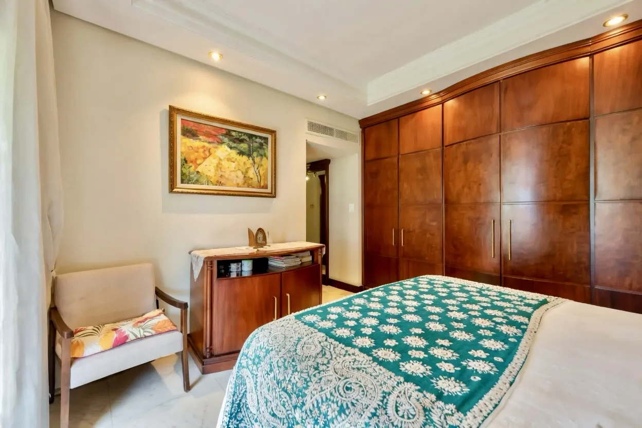 R$ 2.195.000 - EXCELENTE APARTAMENTO - 302M2 - 4 DORM - 2 SU&Iacute;TES - VISTA - 2 VAGAS Rua Castro Alves Porto Alegre - 