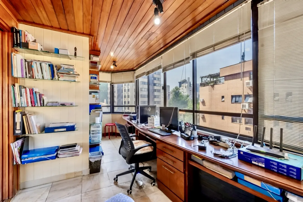 R$ 2.195.000 - EXCELENTE APARTAMENTO - 302M2 - 4 DORM - 2 SU&Iacute;TES - VISTA - 2 VAGAS Rua Castro Alves Porto Alegre - 