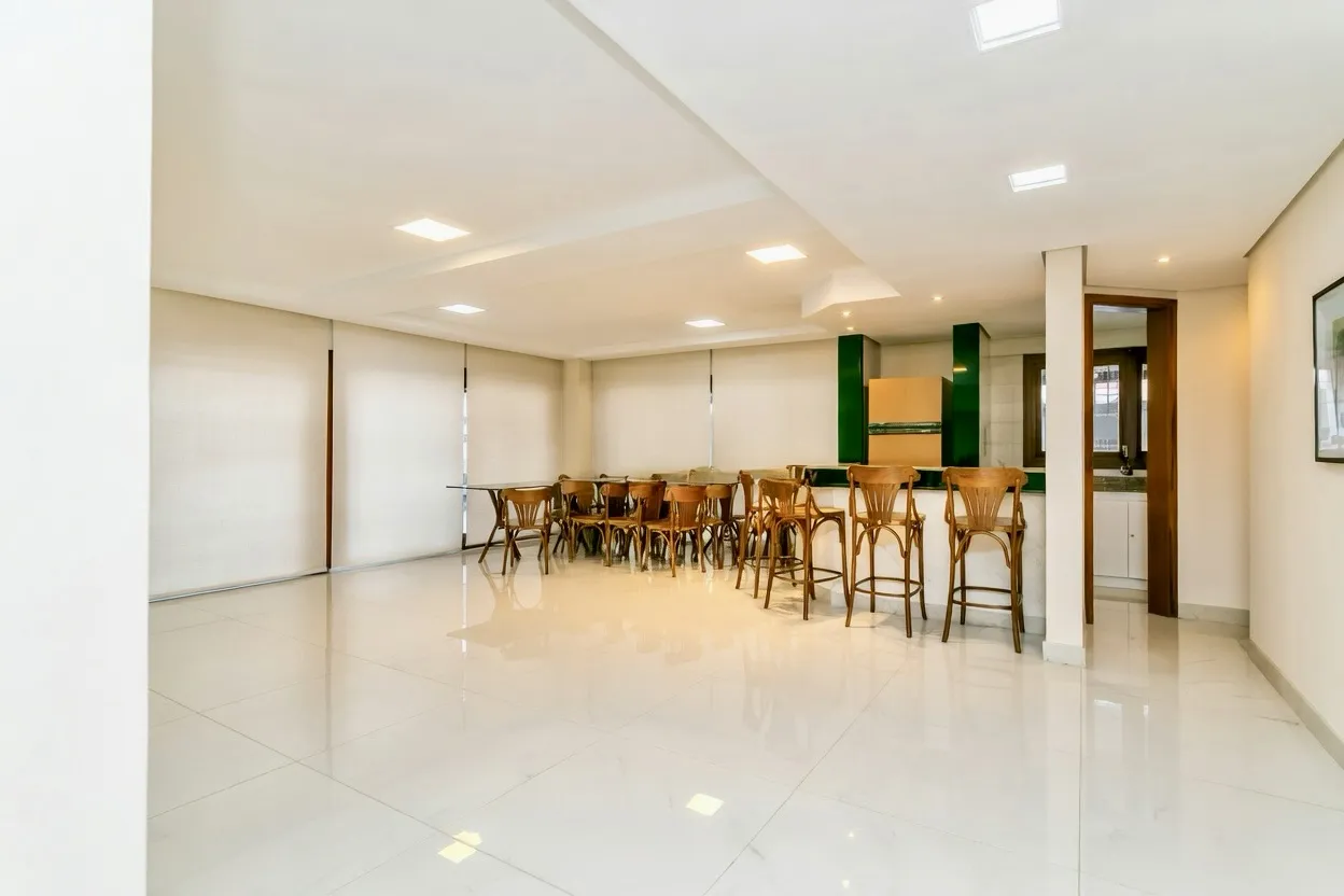 R$ 2.195.000 - EXCELENTE APARTAMENTO - 302M2 - 4 DORM - 2 SU&Iacute;TES - VISTA - 2 VAGAS Rua Castro Alves Porto Alegre - 