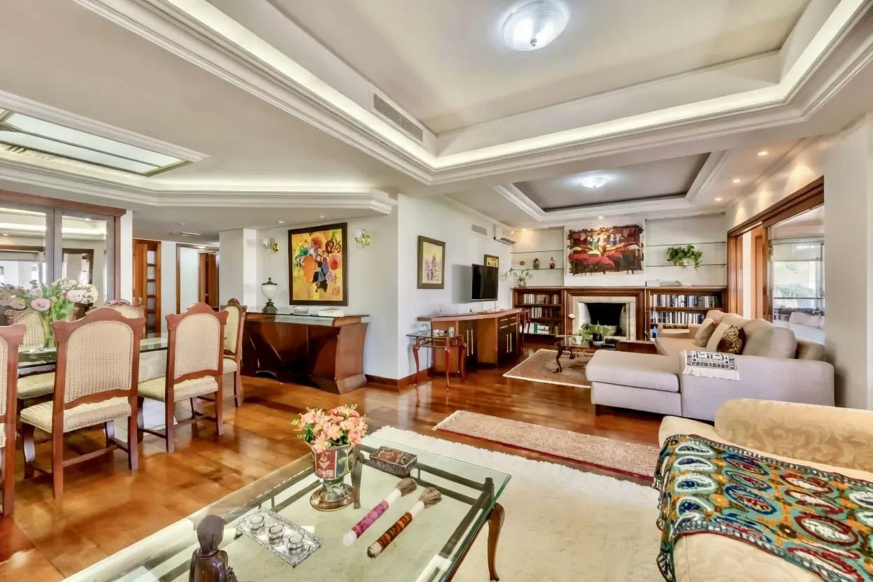 R$ 2.195.000 - EXCELENTE APARTAMENTO - 302M2 - 4 DORM - 2 SU&Iacute;TES - VISTA - 2 VAGAS Rua Castro Alves Porto Alegre - 