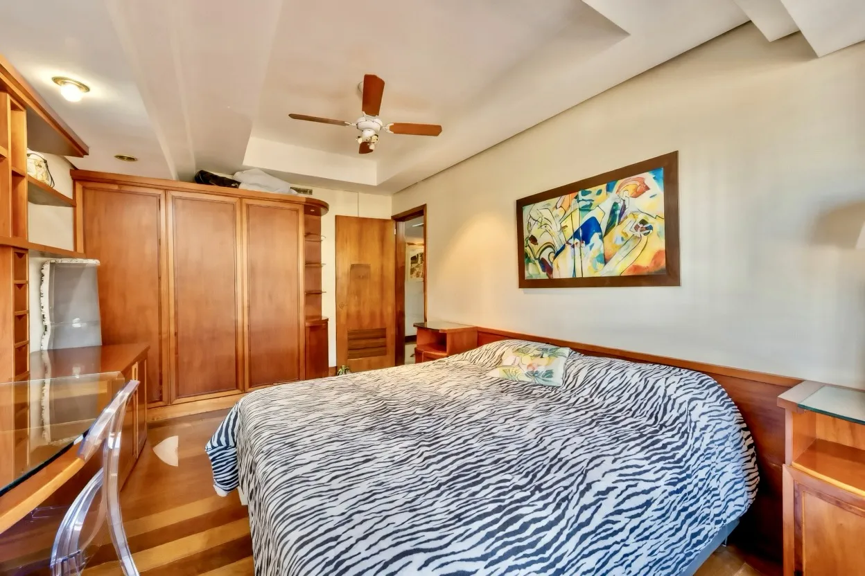 R$ 2.195.000 - EXCELENTE APARTAMENTO - 302M2 - 4 DORM - 2 SU&Iacute;TES - VISTA - 2 VAGAS Rua Castro Alves Porto Alegre - 