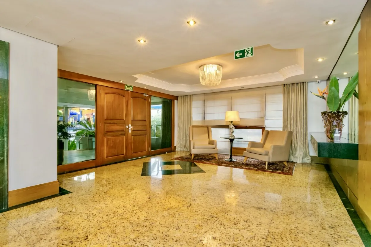 R$ 2.195.000 - EXCELENTE APARTAMENTO - 302M2 - 4 DORM - 2 SU&Iacute;TES - VISTA - 2 VAGAS Rua Castro Alves Porto Alegre - 