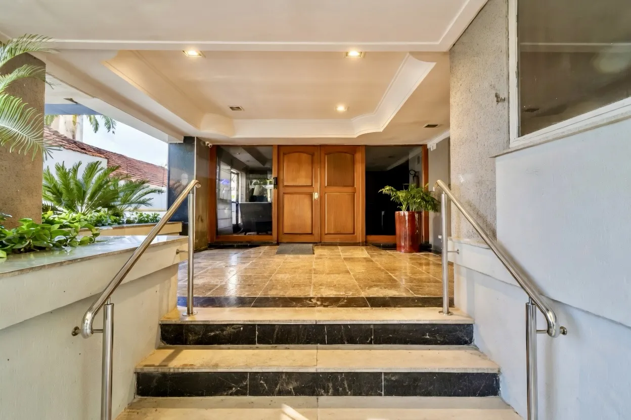 R$ 2.195.000 - EXCELENTE APARTAMENTO - 302M2 - 4 DORM - 2 SU&Iacute;TES - VISTA - 2 VAGAS Rua Castro Alves Porto Alegre - 