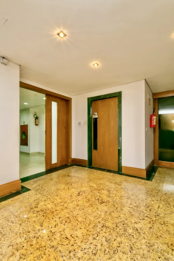 R$ 2.195.000 - EXCELENTE APARTAMENTO - 302M2 - 4 DORM - 2 SU&Iacute;TES - VISTA - 2 VAGAS Rua Castro Alves Porto Alegre - 
