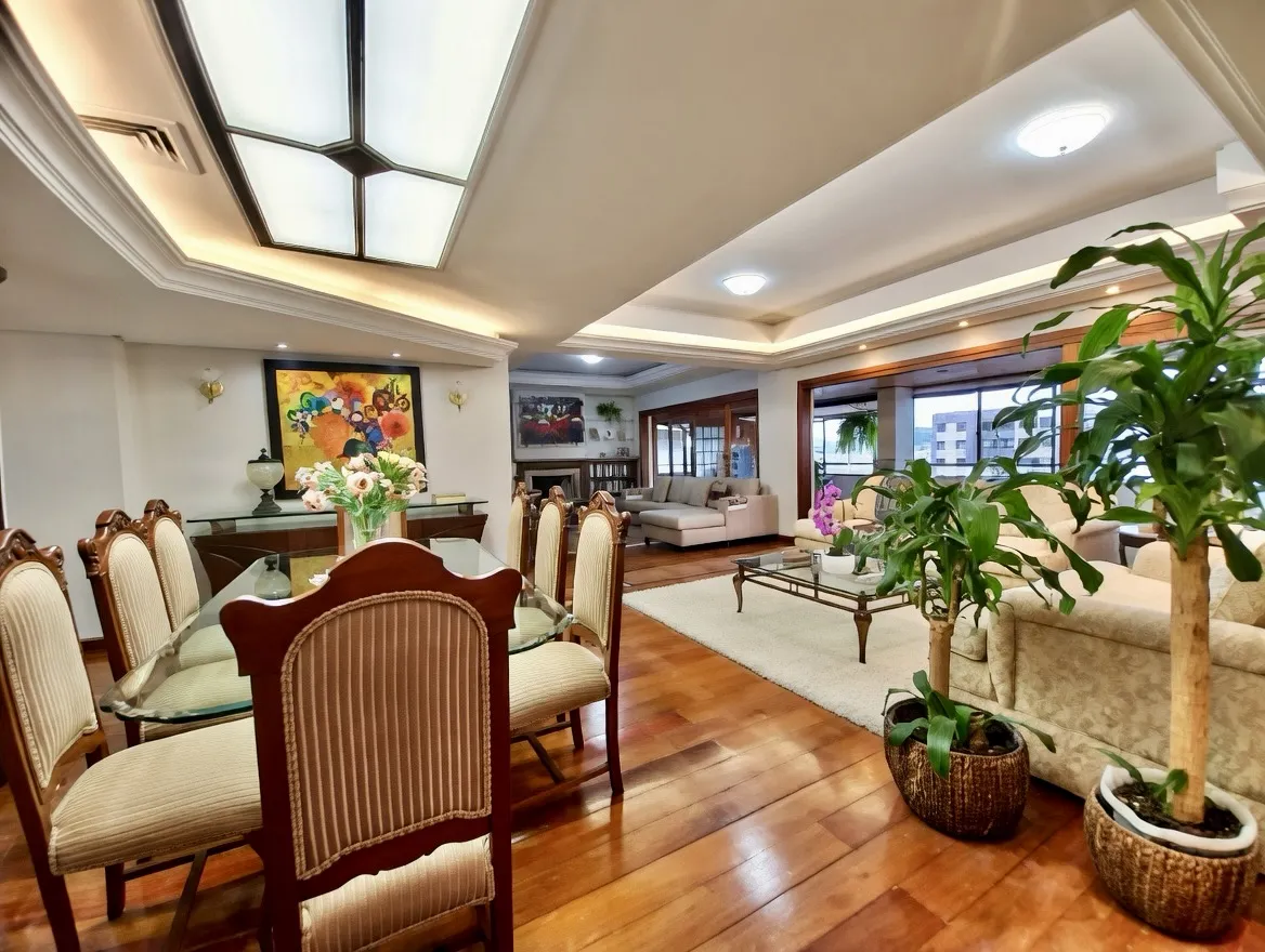 R$ 2.195.000 - EXCELENTE APARTAMENTO - 302M2 - 4 DORM - 2 SU&Iacute;TES - VISTA - 2 VAGAS Rua Castro Alves Porto Alegre - 