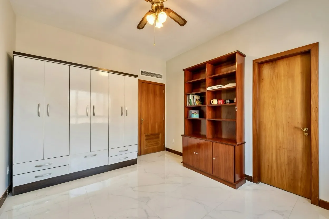 R$ 2.195.000 - EXCELENTE APARTAMENTO - 302M2 - 4 DORM - 2 SU&Iacute;TES - VISTA - 2 VAGAS Rua Castro Alves Porto Alegre - 