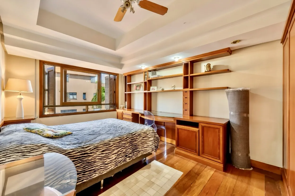 R$ 2.195.000 - EXCELENTE APARTAMENTO - 302M2 - 4 DORM - 2 SU&Iacute;TES - VISTA - 2 VAGAS Rua Castro Alves Porto Alegre - 