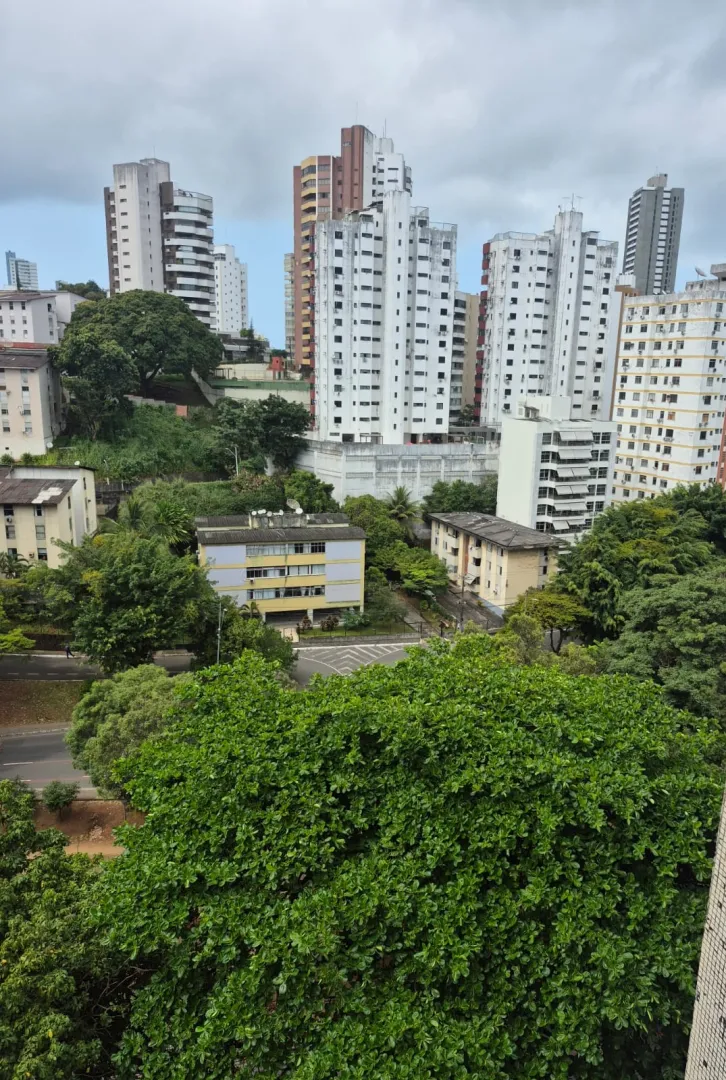 APARTAMENTO 3 QUARTOS SU&Iacute;TE DEPEND&Ecirc;NCIA GARAGEM ELEVADOR &Agrave; VENDA NA GRA&Ccedil;A Rua Professor Martagão Gesteira Salvador - 