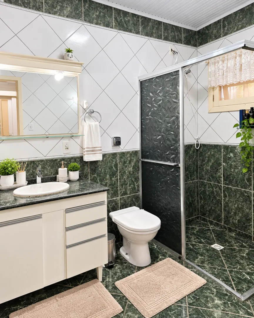 R$ 655.000 - LINDA CASA - 234M2 - 3 DORM - SU&Iacute;TE - LAREIRA - PISCINA - 5 VAGAS Rua Jackson de Figueiredo Porto Alegre - 
