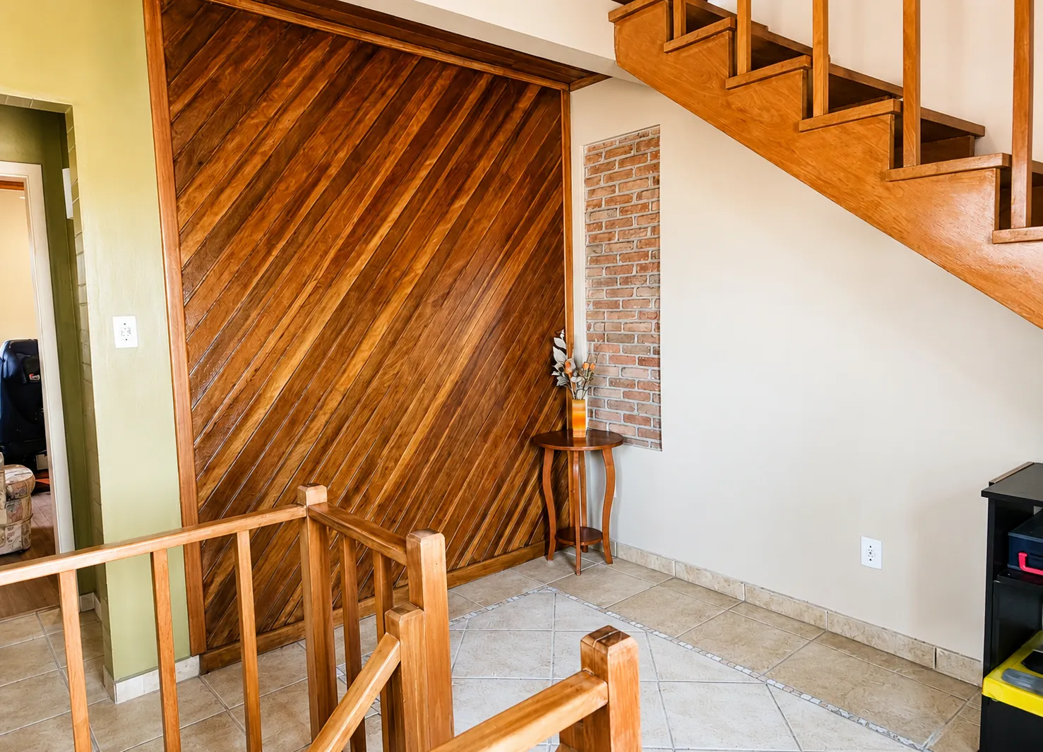 R$ 655.000 - LINDA CASA - 234M2 - 3 DORM - SU&Iacute;TE - LAREIRA - PISCINA - 5 VAGAS Rua Jackson de Figueiredo Porto Alegre - 