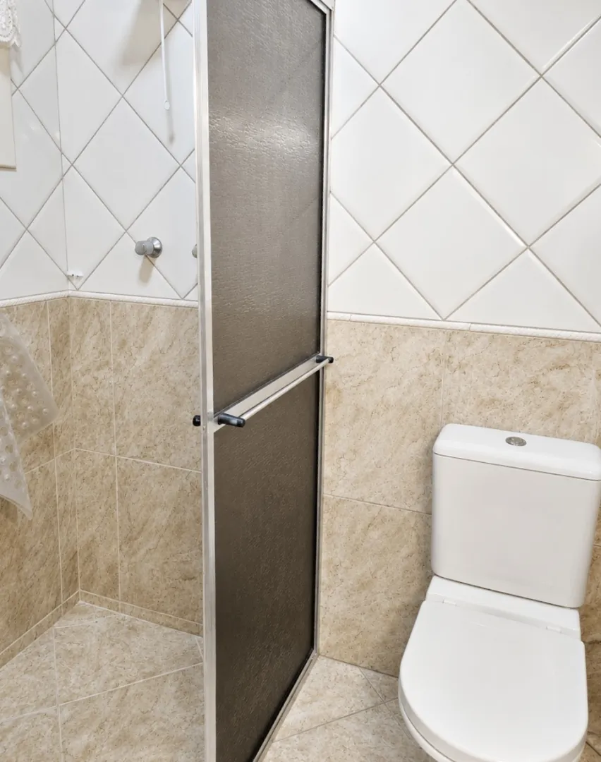 R$ 655.000 - LINDA CASA - 234M2 - 3 DORM - SU&Iacute;TE - LAREIRA - PISCINA - 5 VAGAS Rua Jackson de Figueiredo Porto Alegre - 
