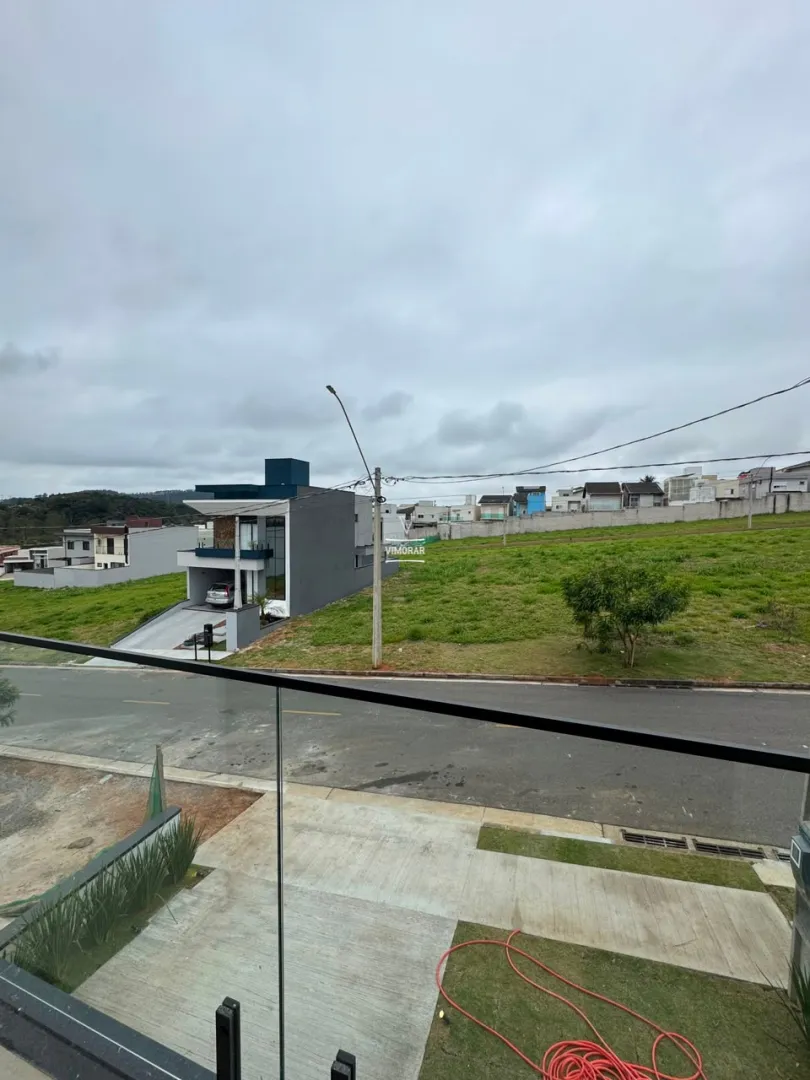 Sobrado em condom&iacute;nio 3 su&iacute;tes + 3 vagas de garagem  Mogi das Cruzes - 