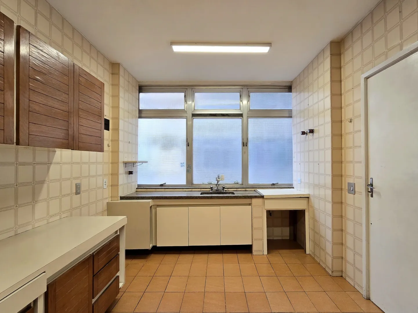 ALUGO APARTAMENTO 2 QUADRAS DA PAULISTA &ndash; 137M2 Rua Maria Figueiredo São Paulo - 