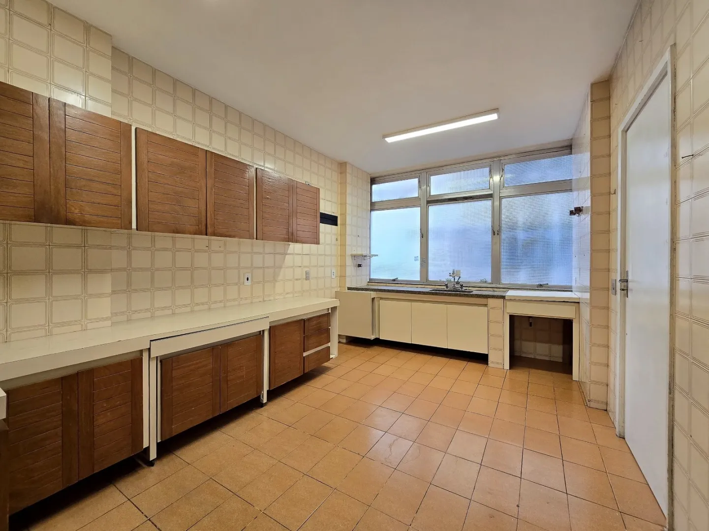 ALUGO APARTAMENTO 2 QUADRAS DA PAULISTA &ndash; 137M2 Rua Maria Figueiredo São Paulo - 