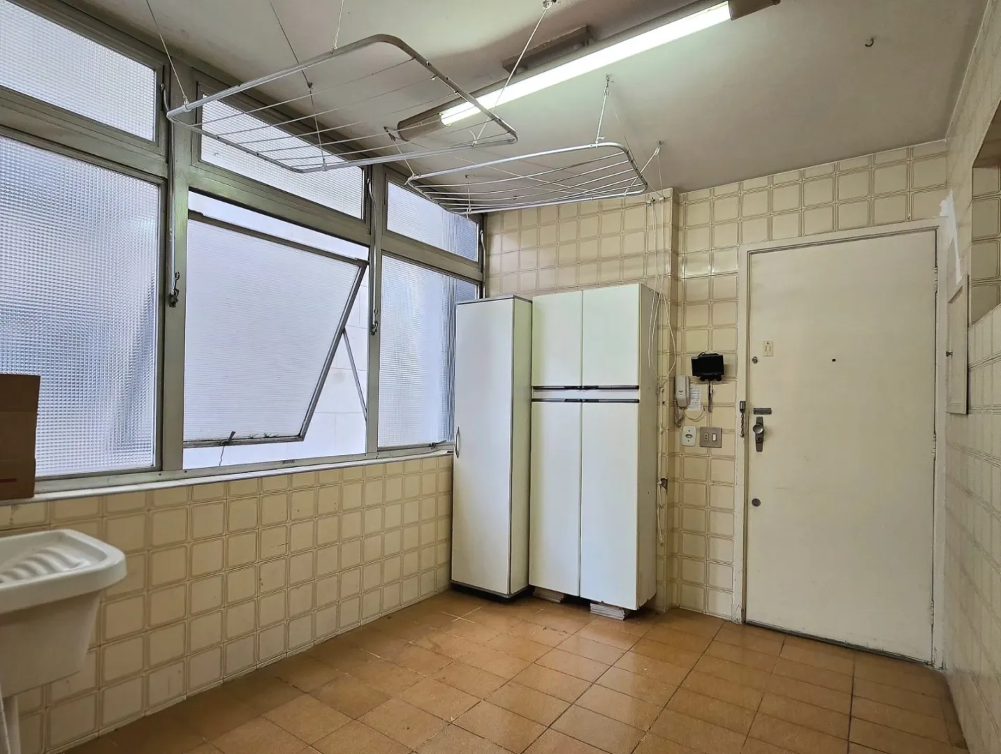 ALUGO APARTAMENTO 2 QUADRAS DA PAULISTA &ndash; 137M2 Rua Maria Figueiredo São Paulo - 