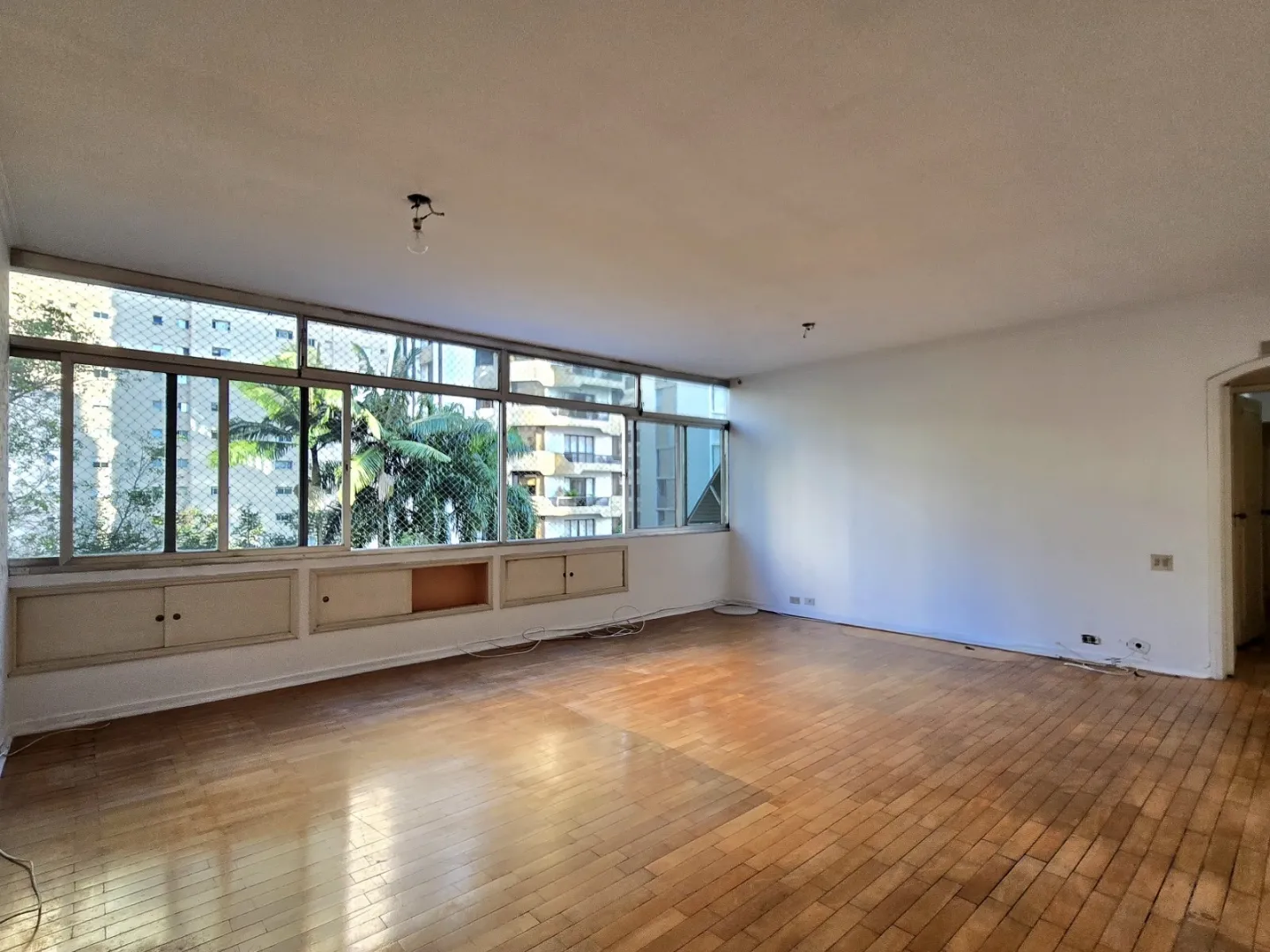 ALUGO APARTAMENTO 2 QUADRAS DA PAULISTA &ndash; 137M2 Rua Maria Figueiredo São Paulo - 