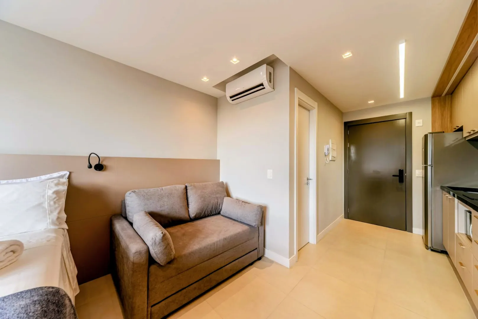 R$ 670.000 - CARLOS GOMES SQUARE - ALTO PADR&Atilde;O - LINDO LOFT - MOBILIADO - 27M2 Alameda Alceu Wamosy Porto Alegre - 