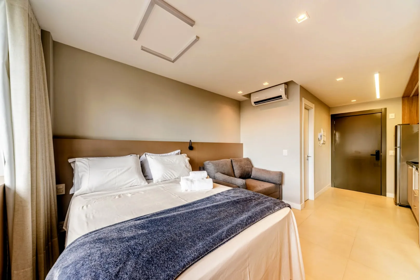 R$ 670.000 - CARLOS GOMES SQUARE - ALTO PADR&Atilde;O - LINDO LOFT - MOBILIADO - 27M2 Alameda Alceu Wamosy Porto Alegre - 