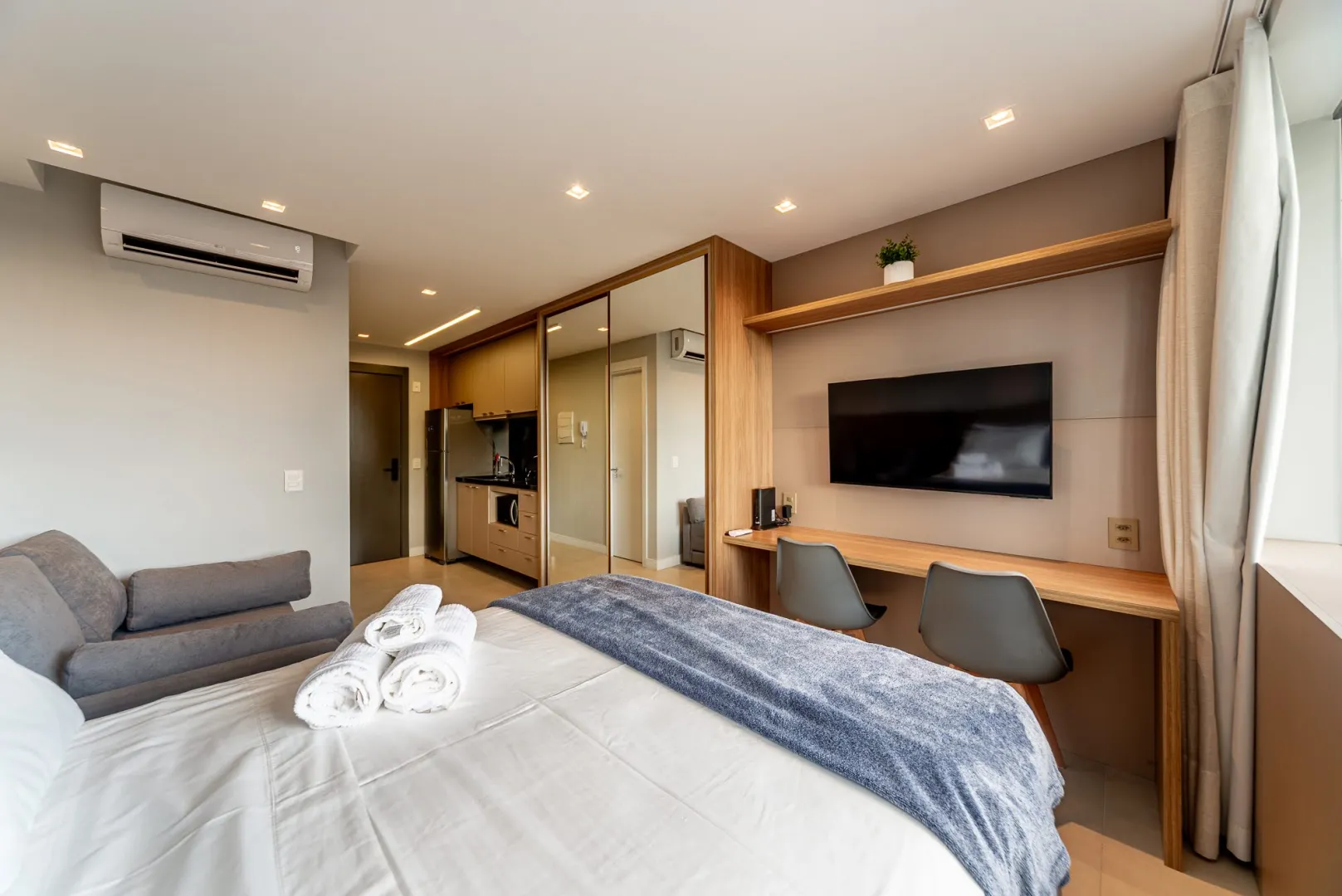 R$ 670.000 - CARLOS GOMES SQUARE - ALTO PADR&Atilde;O - LINDO LOFT - MOBILIADO - 27M2 Alameda Alceu Wamosy Porto Alegre - 