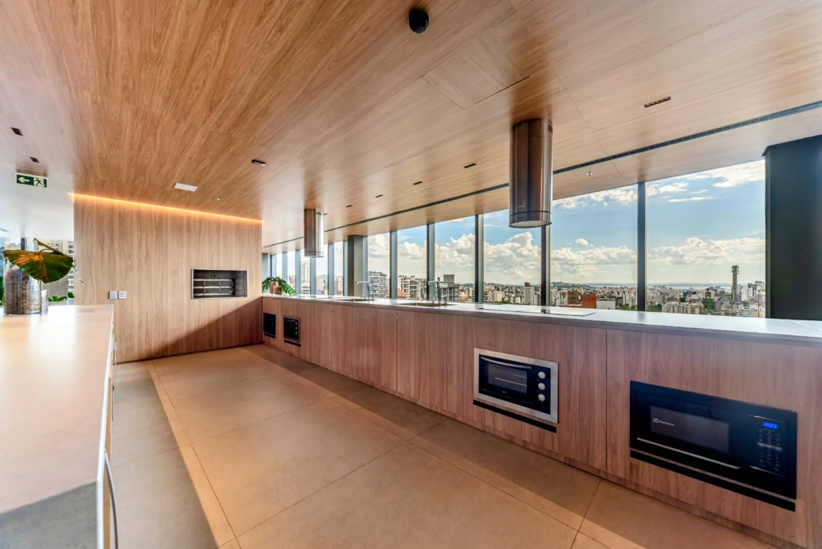 R$ 670.000 - CARLOS GOMES SQUARE - ALTO PADR&Atilde;O - LINDO LOFT - MOBILIADO - 27M2 Alameda Alceu Wamosy Porto Alegre - 