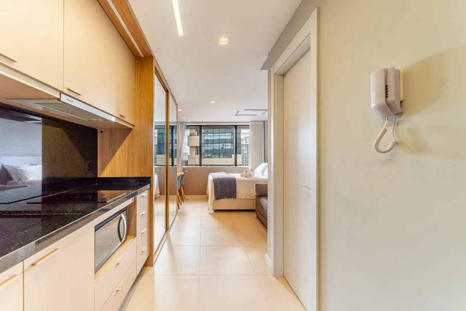 R$ 670.000 - CARLOS GOMES SQUARE - ALTO PADR&Atilde;O - LINDO LOFT - MOBILIADO - 27M2 Alameda Alceu Wamosy Porto Alegre - 
