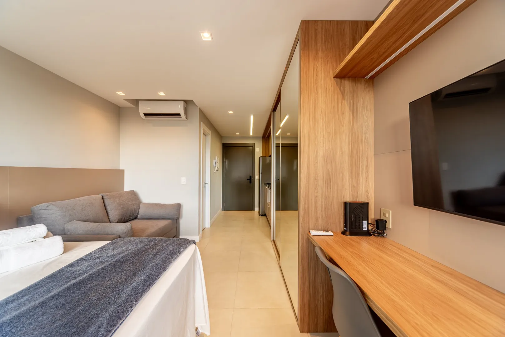 R$ 670.000 - CARLOS GOMES SQUARE - ALTO PADR&Atilde;O - LINDO LOFT - MOBILIADO - 27M2 Alameda Alceu Wamosy Porto Alegre - 