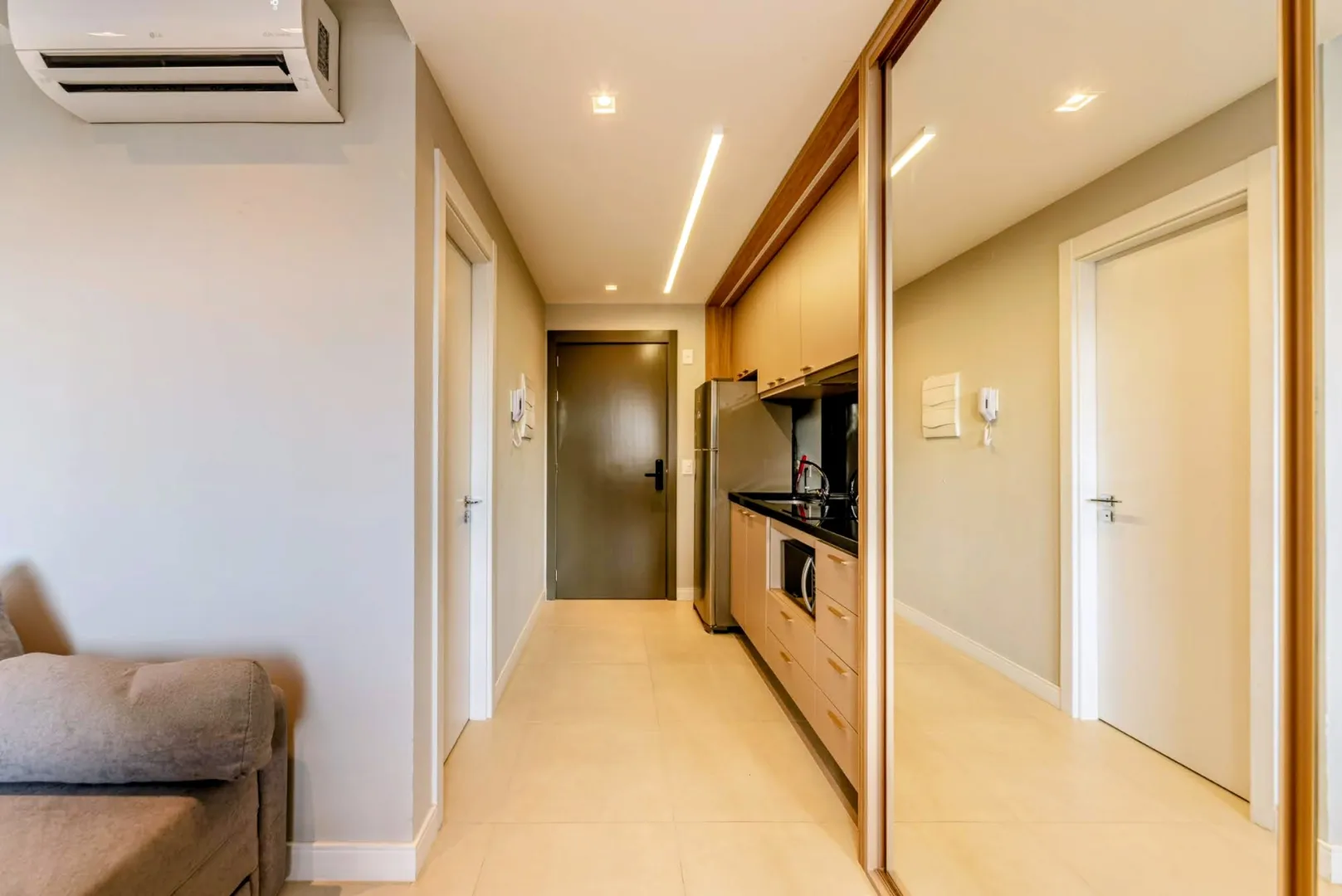 R$ 670.000 - CARLOS GOMES SQUARE - ALTO PADR&Atilde;O - LINDO LOFT - MOBILIADO - 27M2 Alameda Alceu Wamosy Porto Alegre - 