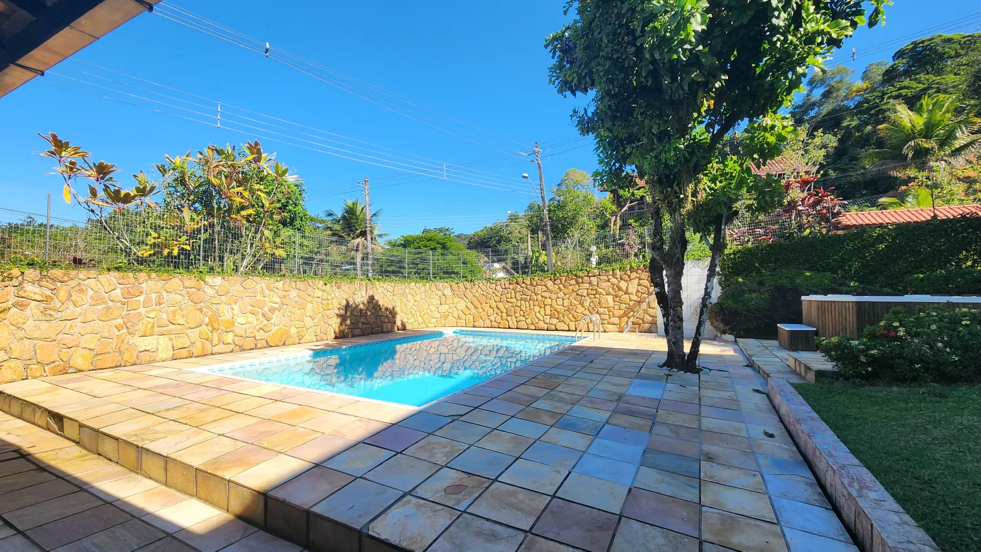 Casa duplex em condom&iacute;nio na Serra &ndash; conforto, lazer e natureza em Guapimirim!  Guapimirim - 