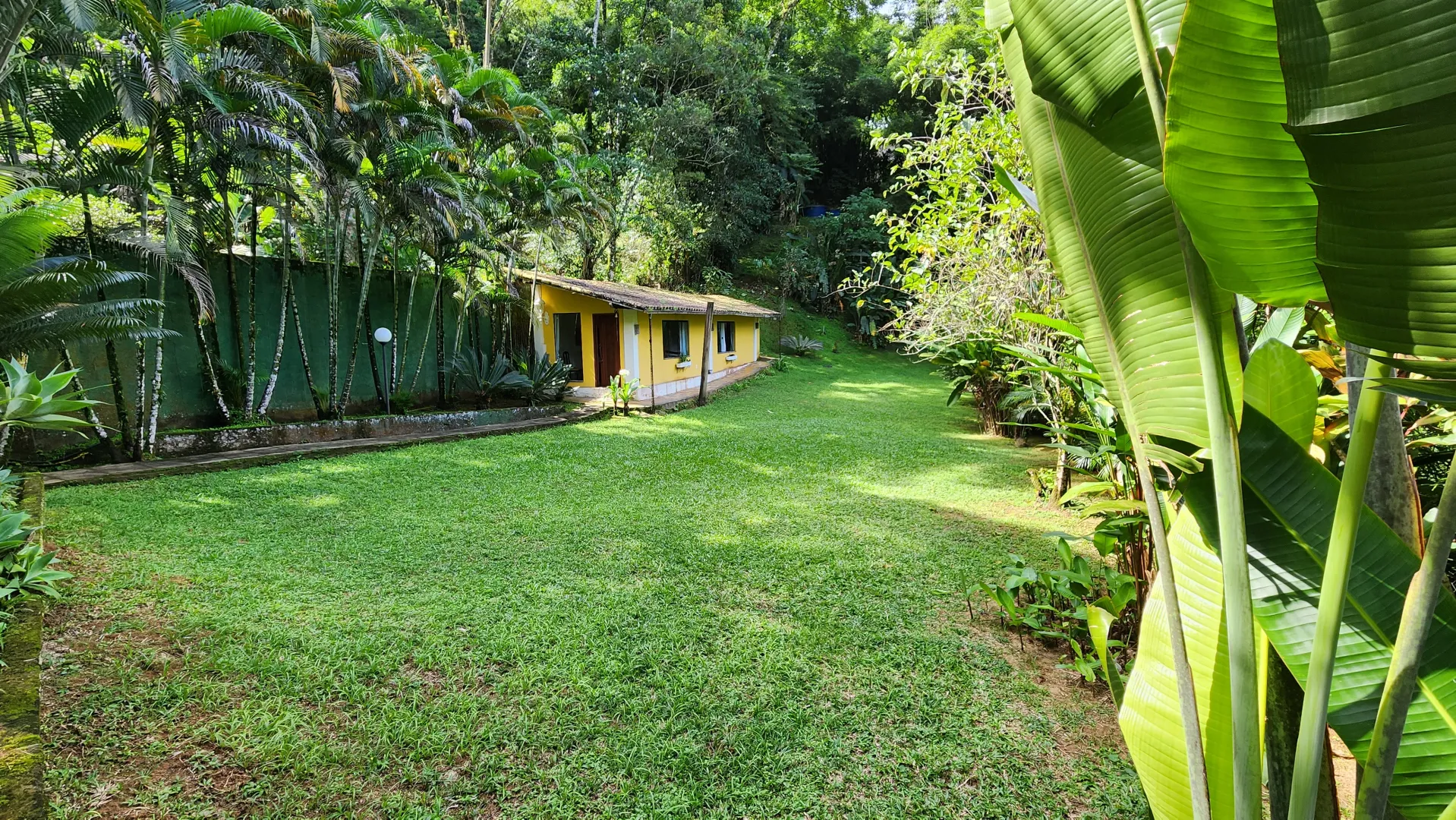 S&iacute;tio &agrave; Venda em Guapimirim com Piscina, Riacho e Su&iacute;te M&aacute;ster  Guapimirim - 