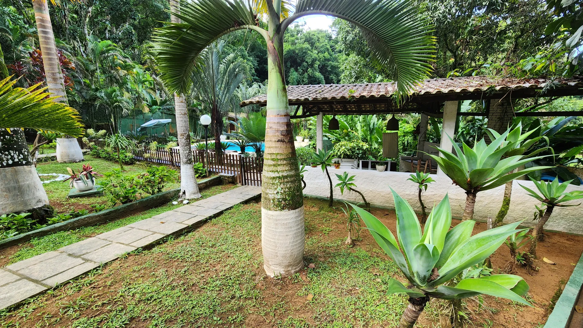 S&iacute;tio &agrave; Venda em Guapimirim com Piscina, Riacho e Su&iacute;te M&aacute;ster  Guapimirim - 