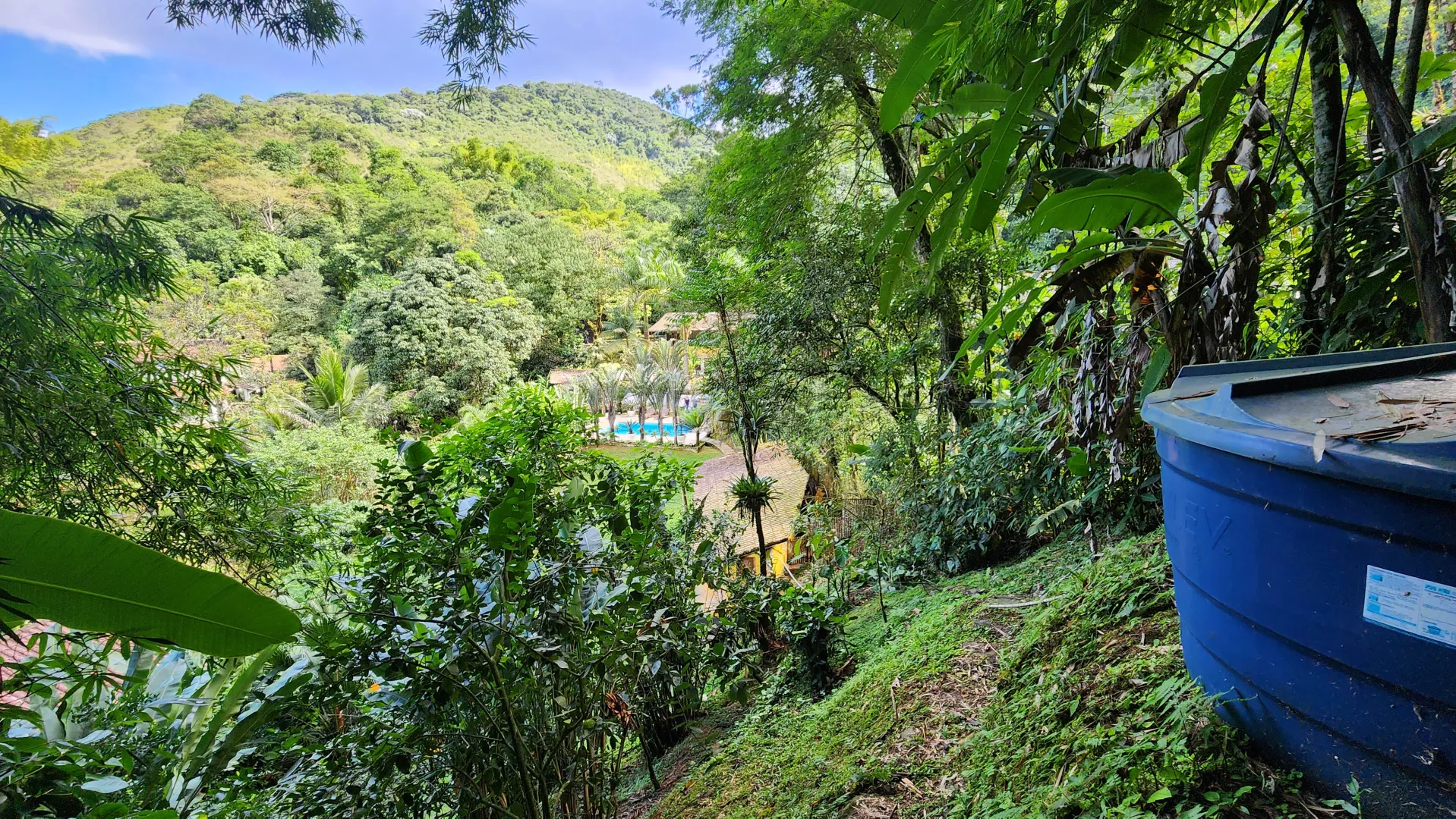S&iacute;tio &agrave; Venda em Guapimirim com Piscina, Riacho e Su&iacute;te M&aacute;ster  Guapimirim - 