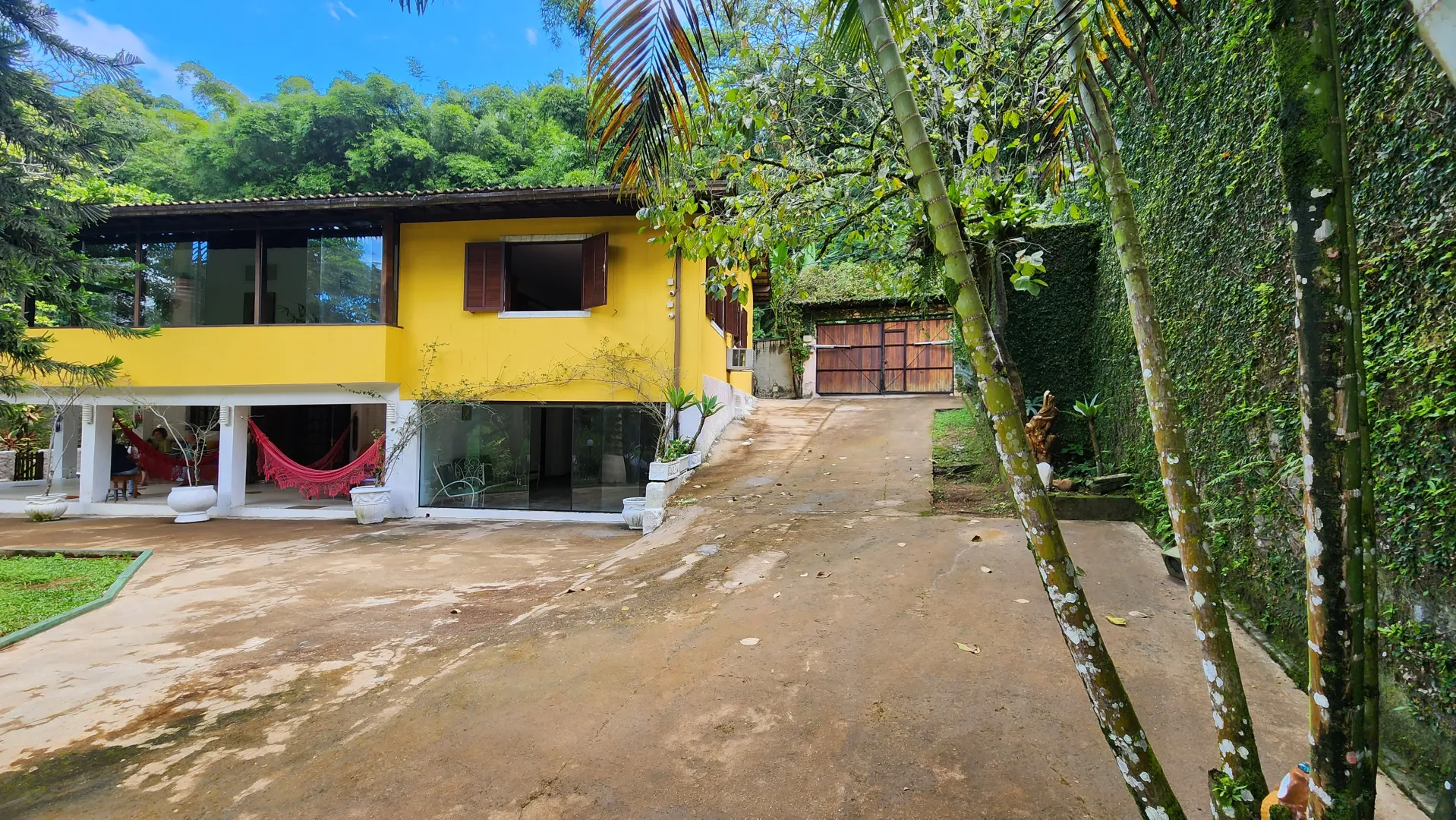 S&iacute;tio &agrave; Venda em Guapimirim com Piscina, Riacho e Su&iacute;te M&aacute;ster  Guapimirim - 