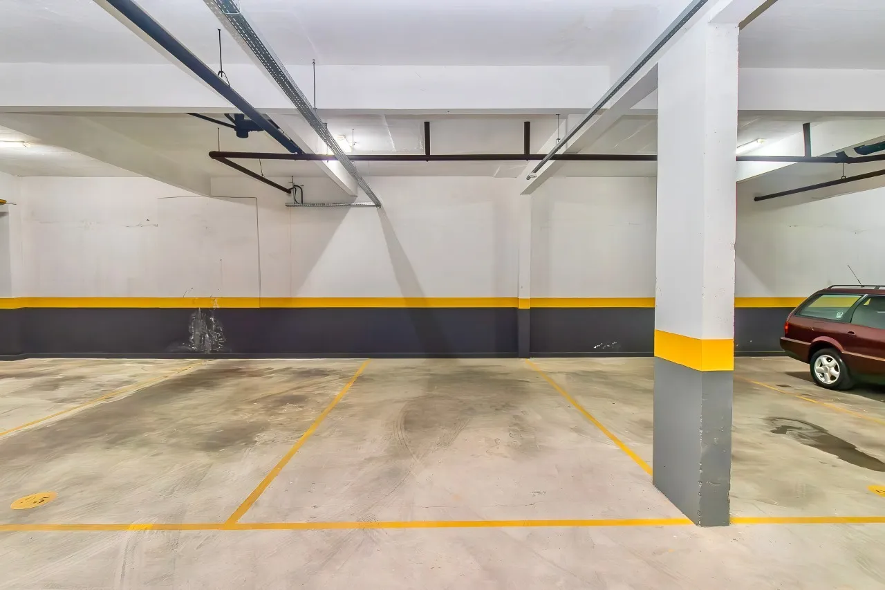 R$ 1.380.000 - EXCELENTE APARTAMENTO - 134M2 - 3 DORM - 2 SU&Iacute;TES - 4 VAGAS - DEP&Oacute;SITO Rua Araruama Porto Alegre - 
