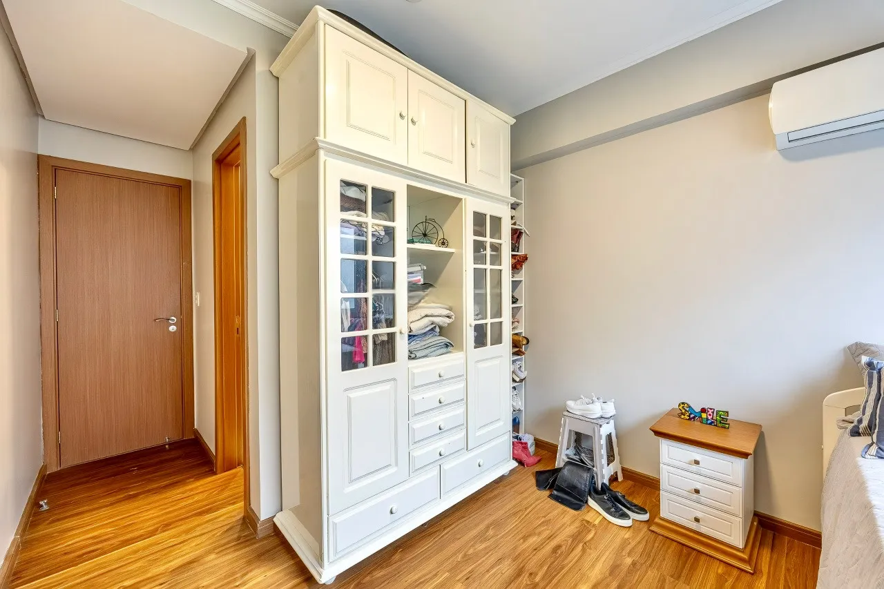 R$ 1.380.000 - EXCELENTE APARTAMENTO - 134M2 - 3 DORM - 2 SU&Iacute;TES - 4 VAGAS - DEP&Oacute;SITO Rua Araruama Porto Alegre - 