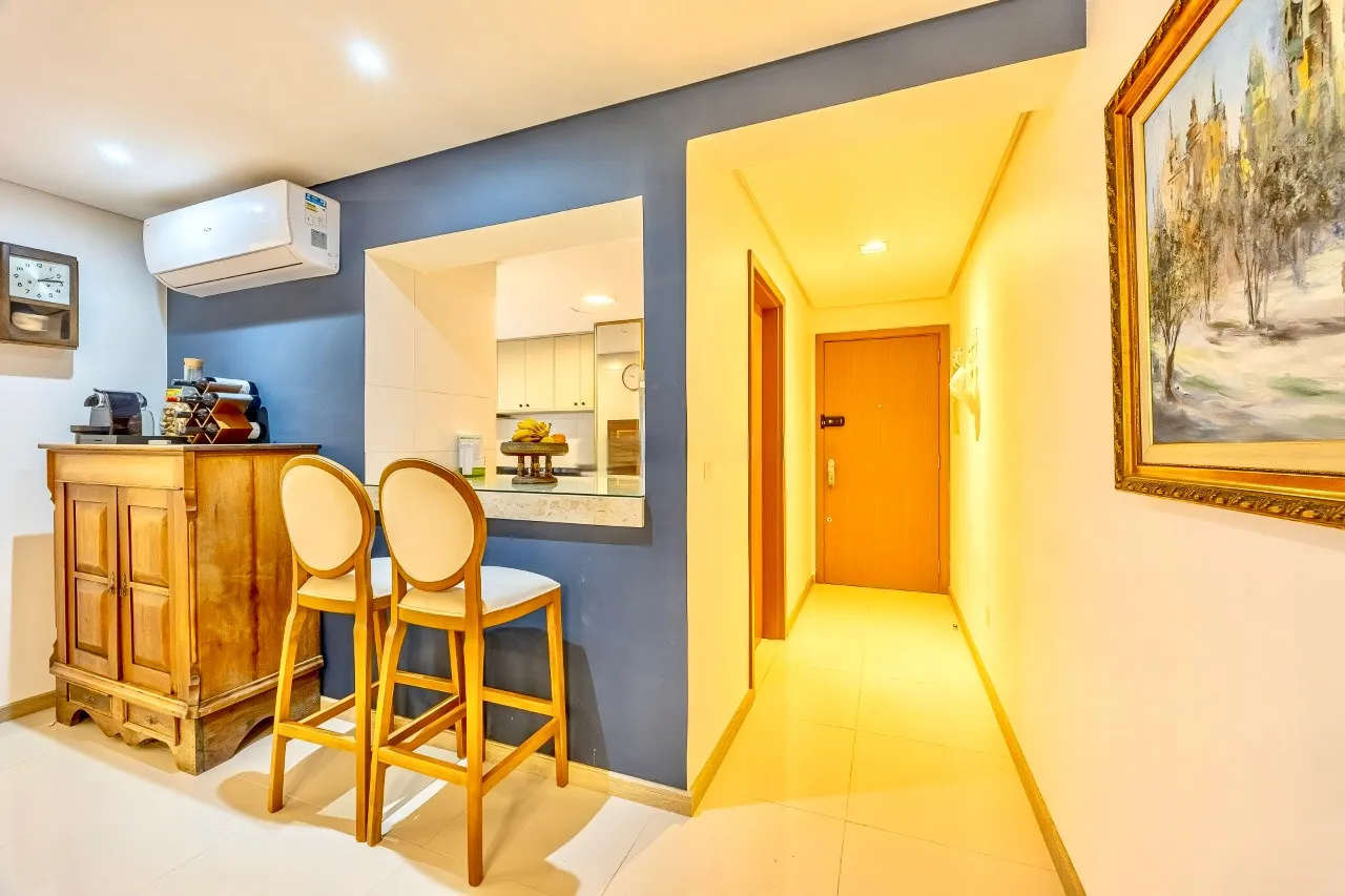 R$ 1.380.000 - EXCELENTE APARTAMENTO - 134M2 - 3 DORM - 2 SU&Iacute;TES - 4 VAGAS - DEP&Oacute;SITO Rua Araruama Porto Alegre - 