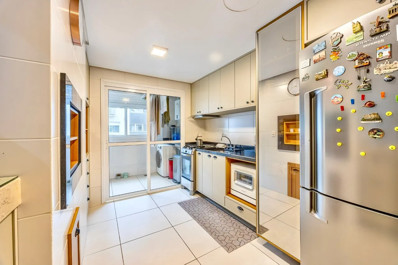 R$ 1.380.000 - EXCELENTE APARTAMENTO - 134M2 - 3 DORM - 2 SU&Iacute;TES - 4 VAGAS - DEP&Oacute;SITO Rua Araruama Porto Alegre - 