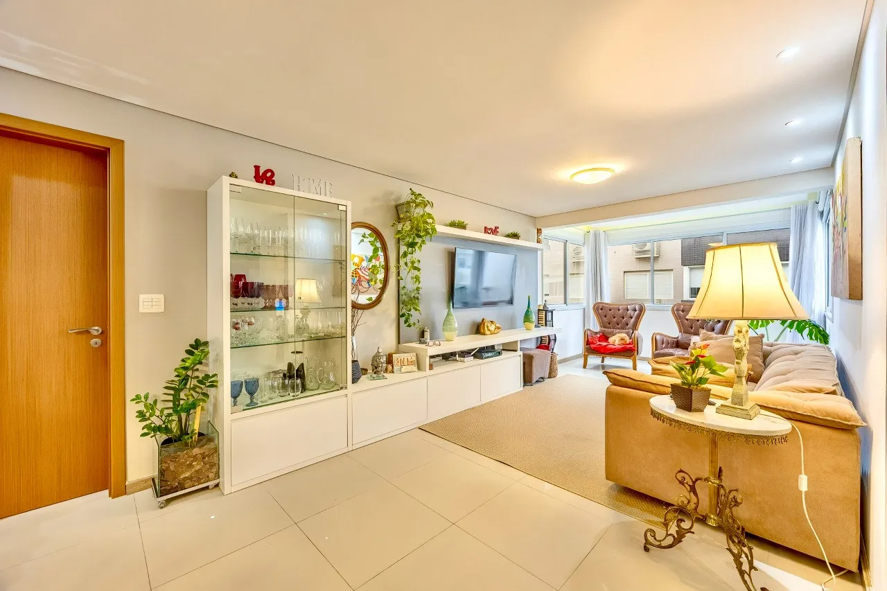 R$ 1.380.000 - EXCELENTE APARTAMENTO - 134M2 - 3 DORM - 2 SU&Iacute;TES - 4 VAGAS - DEP&Oacute;SITO Rua Araruama Porto Alegre - 
