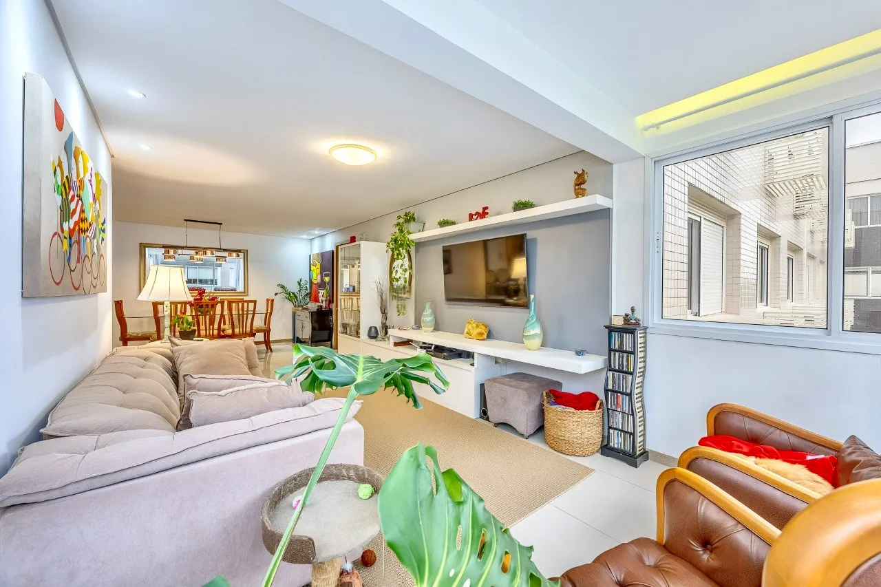 R$ 1.380.000 - EXCELENTE APARTAMENTO - 134M2 - 3 DORM - 2 SU&Iacute;TES - 4 VAGAS - DEP&Oacute;SITO Rua Araruama Porto Alegre - 