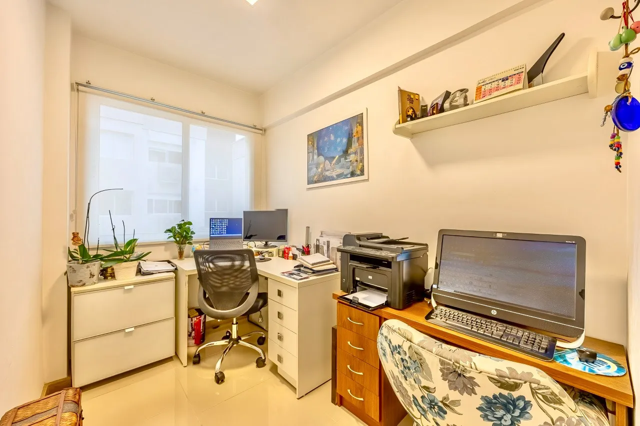 R$ 1.380.000 - EXCELENTE APARTAMENTO - 134M2 - 3 DORM - 2 SU&Iacute;TES - 4 VAGAS - DEP&Oacute;SITO Rua Araruama Porto Alegre - 