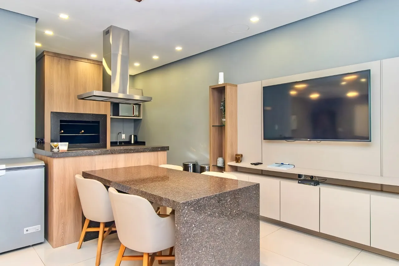 R$ 1.380.000 - EXCELENTE APARTAMENTO - 134M2 - 3 DORM - 2 SU&Iacute;TES - 4 VAGAS - DEP&Oacute;SITO Rua Araruama Porto Alegre - 